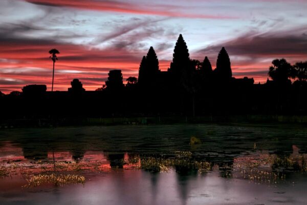 THREE DAYS TRIP PRIVATE TOUR TO EXPLORE ANGKOR & FLOATING VILLAGE