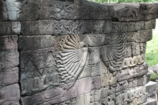 One Day Tour to Banteay Chhmar Temple